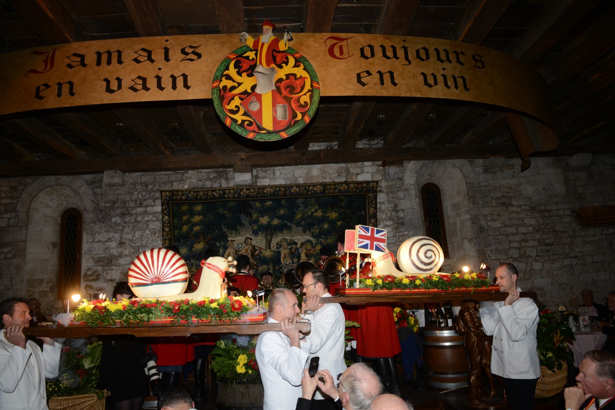 Escargots de Bourgogne aux couleurs du Japon avec le soleil levant et des drapeaux Anglais et Français.